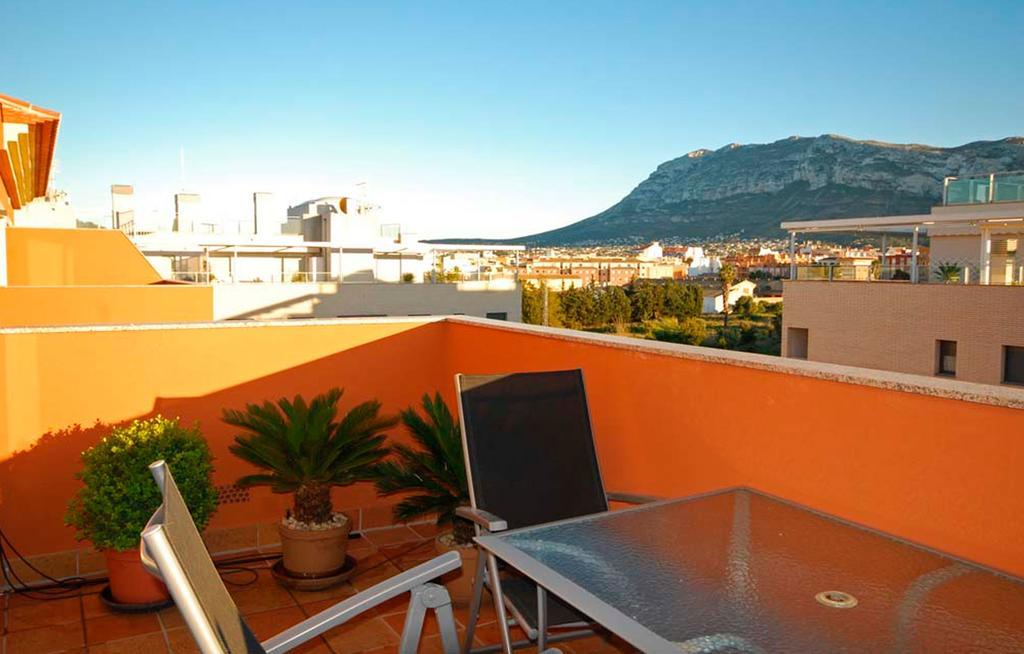 Atico De Jardines Appartement